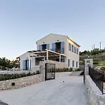Ariste With Stunning Views Near Fiscardo Villa *