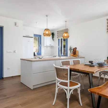 Ariste With Stunning Views Near Fiscardo Vila